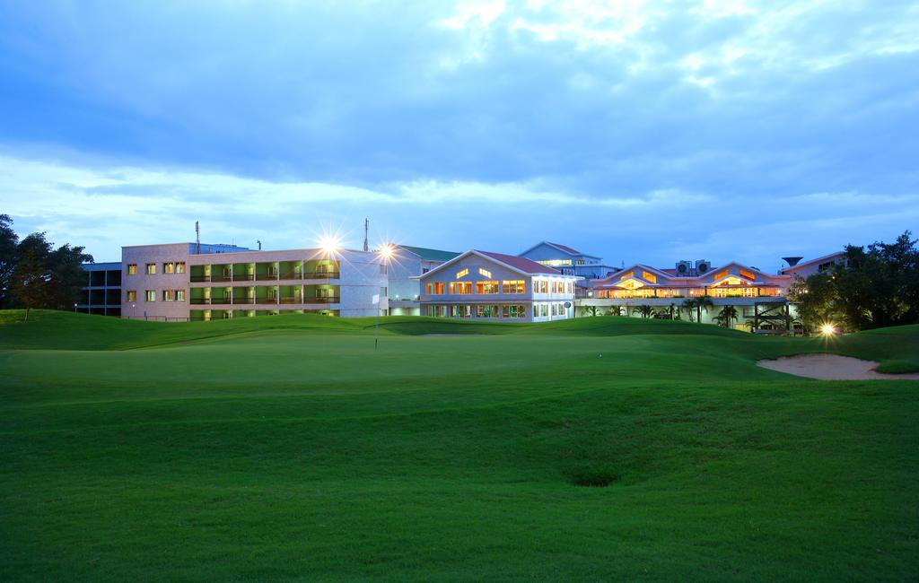 Eagleton - The Golf Resort Bidadi エクステリア 写真