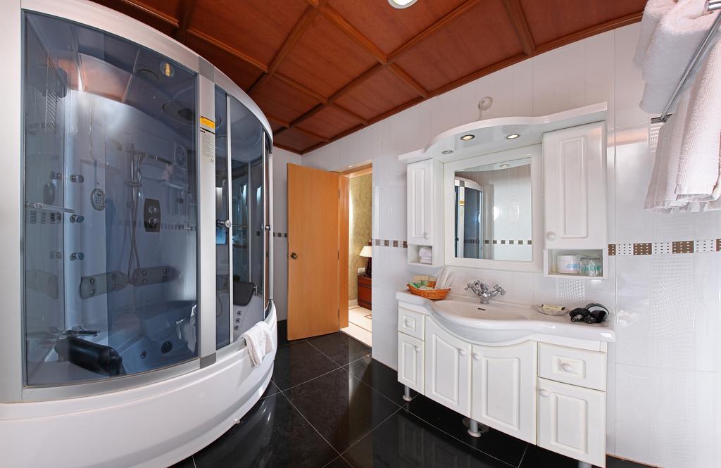 Eagleton - The Golf Resort Bidadi 部屋 写真